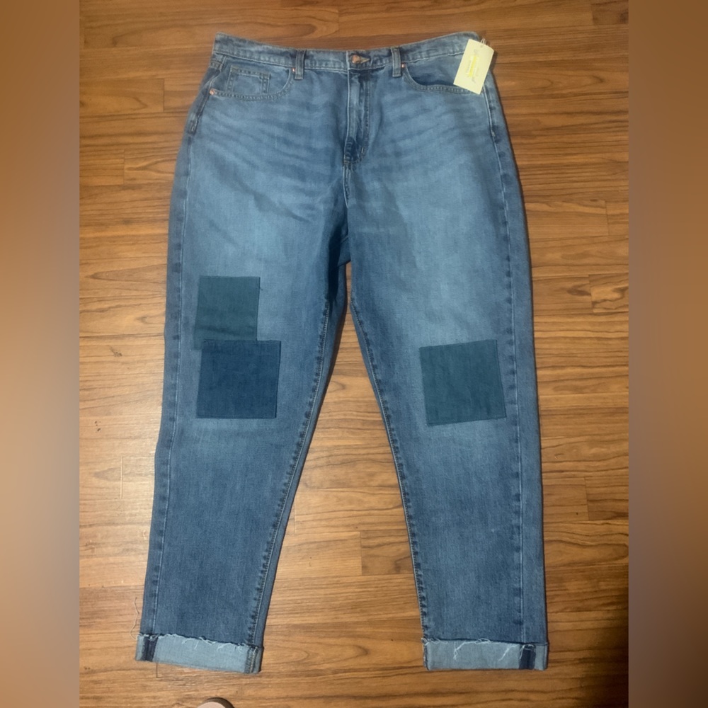 Boyfriend baggy jeans .
